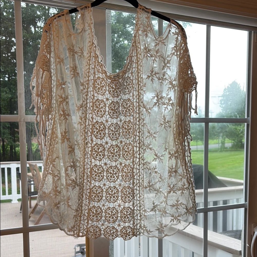 Mudd Elegant Off White Lace Cold Shoulder Top
